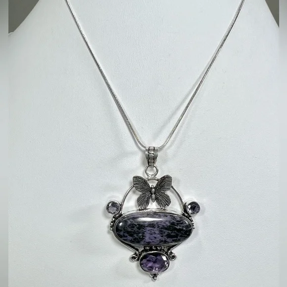 Charoite 925 🦋 Butterfly Gemstone Pendant - Picture 3 of 5